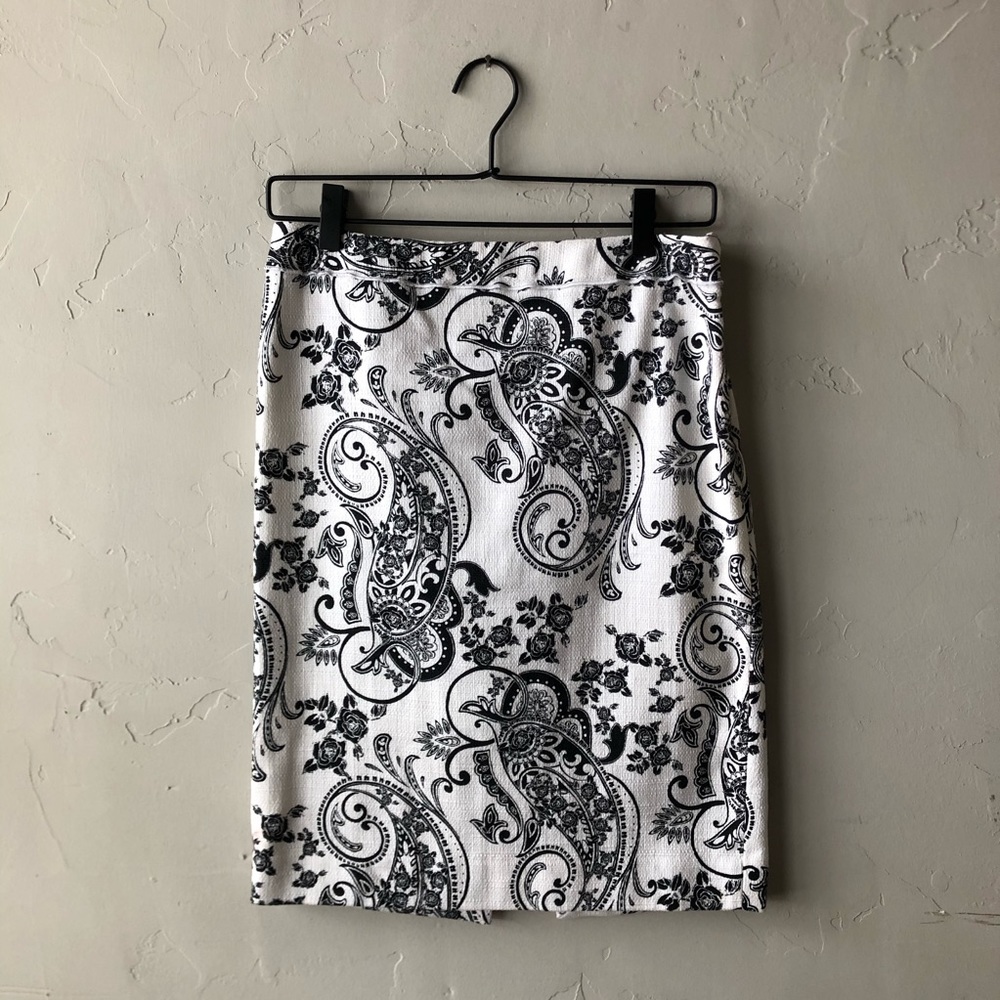White House Black Market Skirt
